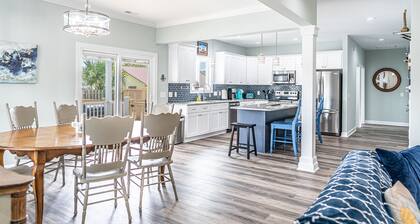 6 BR/6 Ba w/ Pool & Hot Tub, ample Parking, close to Beach & Downtown!