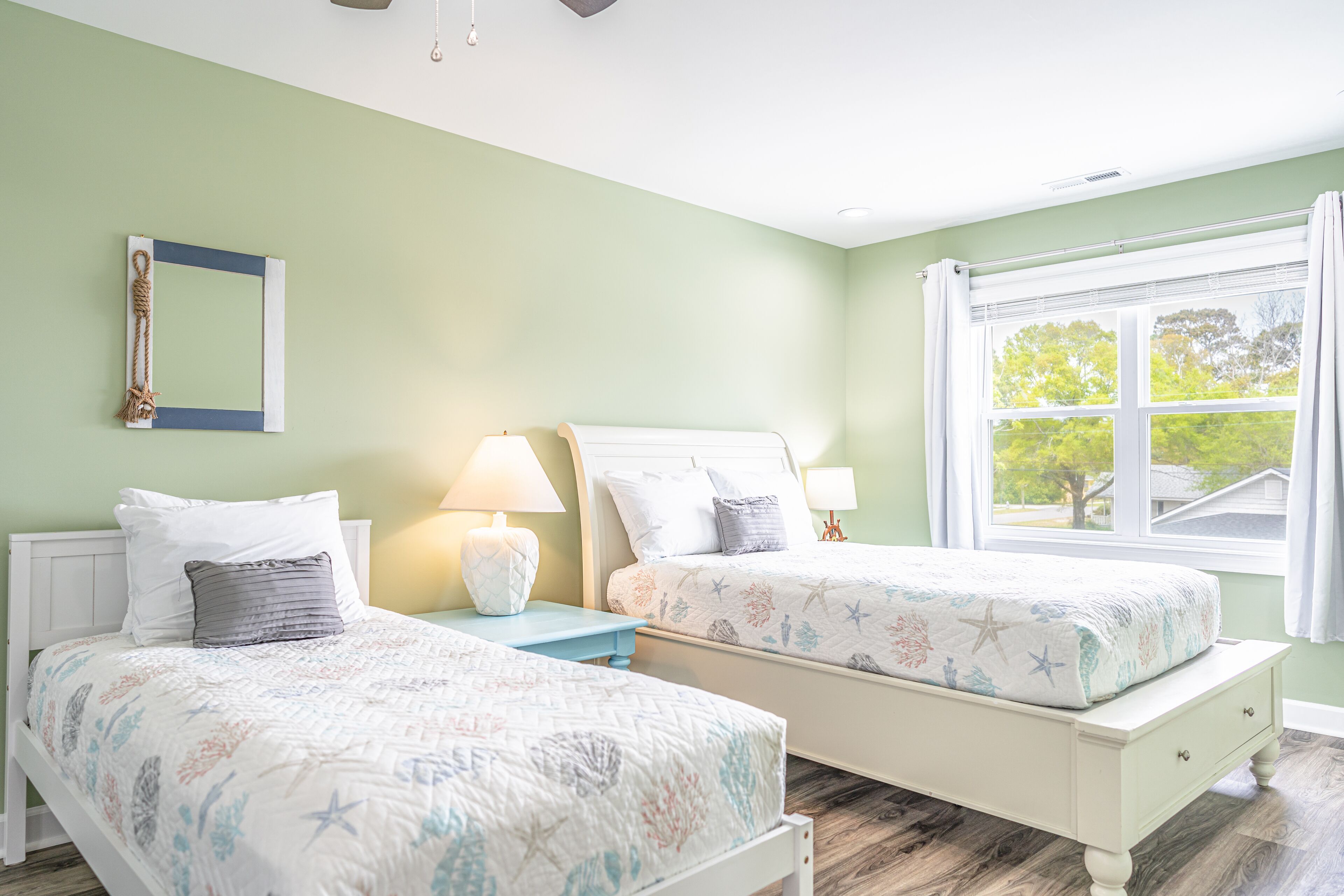 Sand Dollar room - Queen and twin bed; ensuite bath.  2nd floor facing street