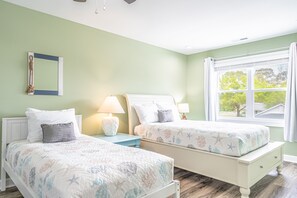 6 chambres, fer et planche à repasser, lit parapluie, Wi-Fi gratuit