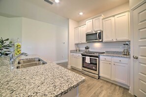 Fridge, microwave, stovetop, dishwasher