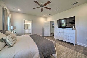 4 bedrooms, iron/ironing board, internet, bed sheets