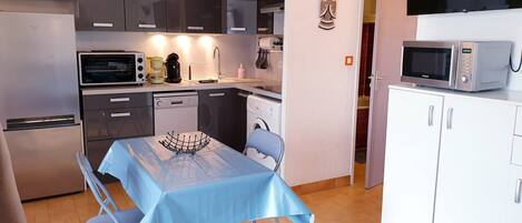 Refrigerador, microondas, horno y lavavajillas