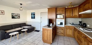 Réfrigérateur, micro-ondes, four, grille-pain