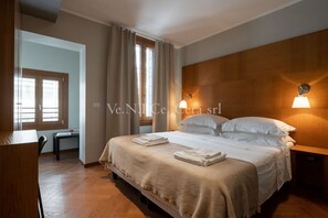 1 slaapkamer, een strijkplank/strijkijzer, beddengoed