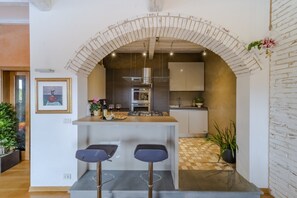 Kühlschrank, Ofen, Herdplatte, Geschirrspüler