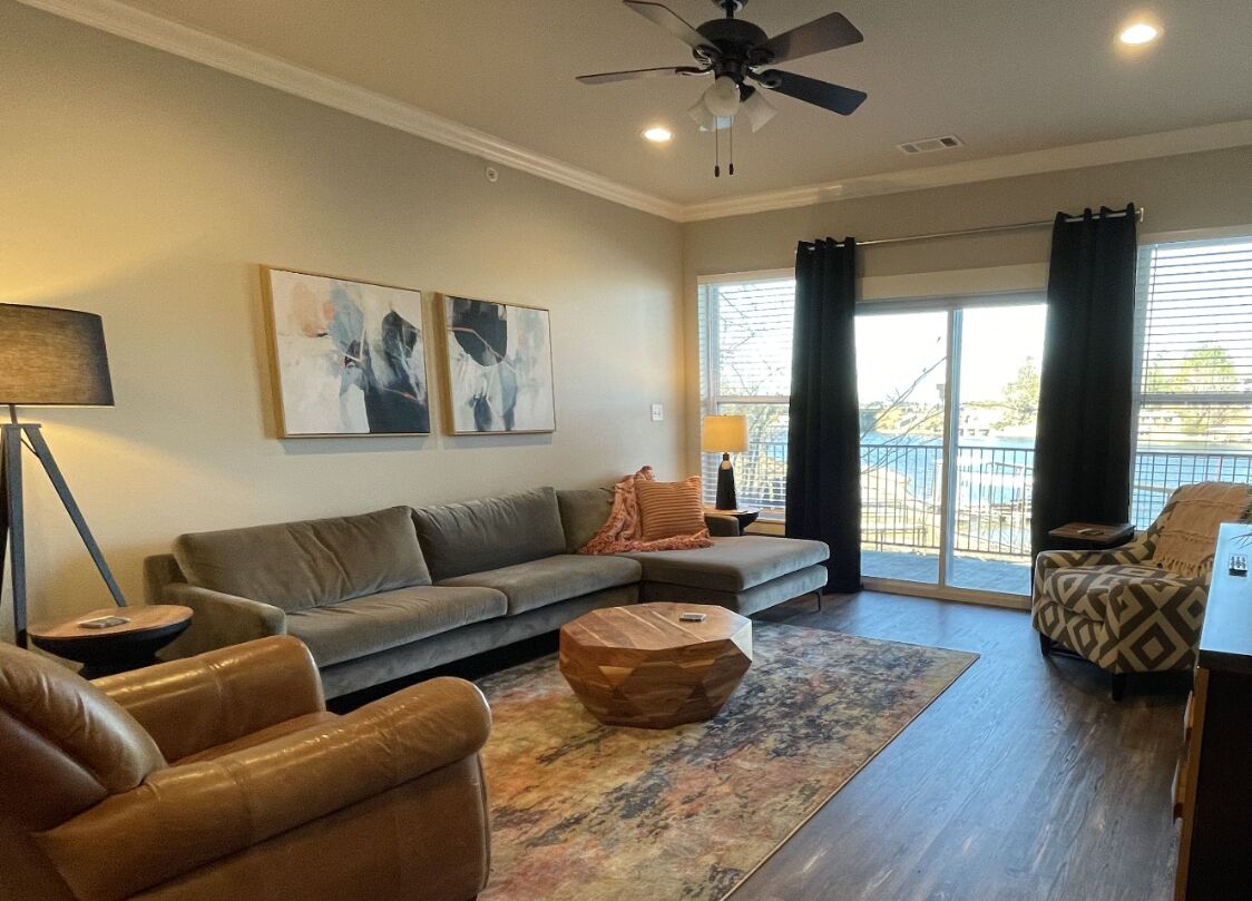 Beautiful Condo on Lake Hamilton