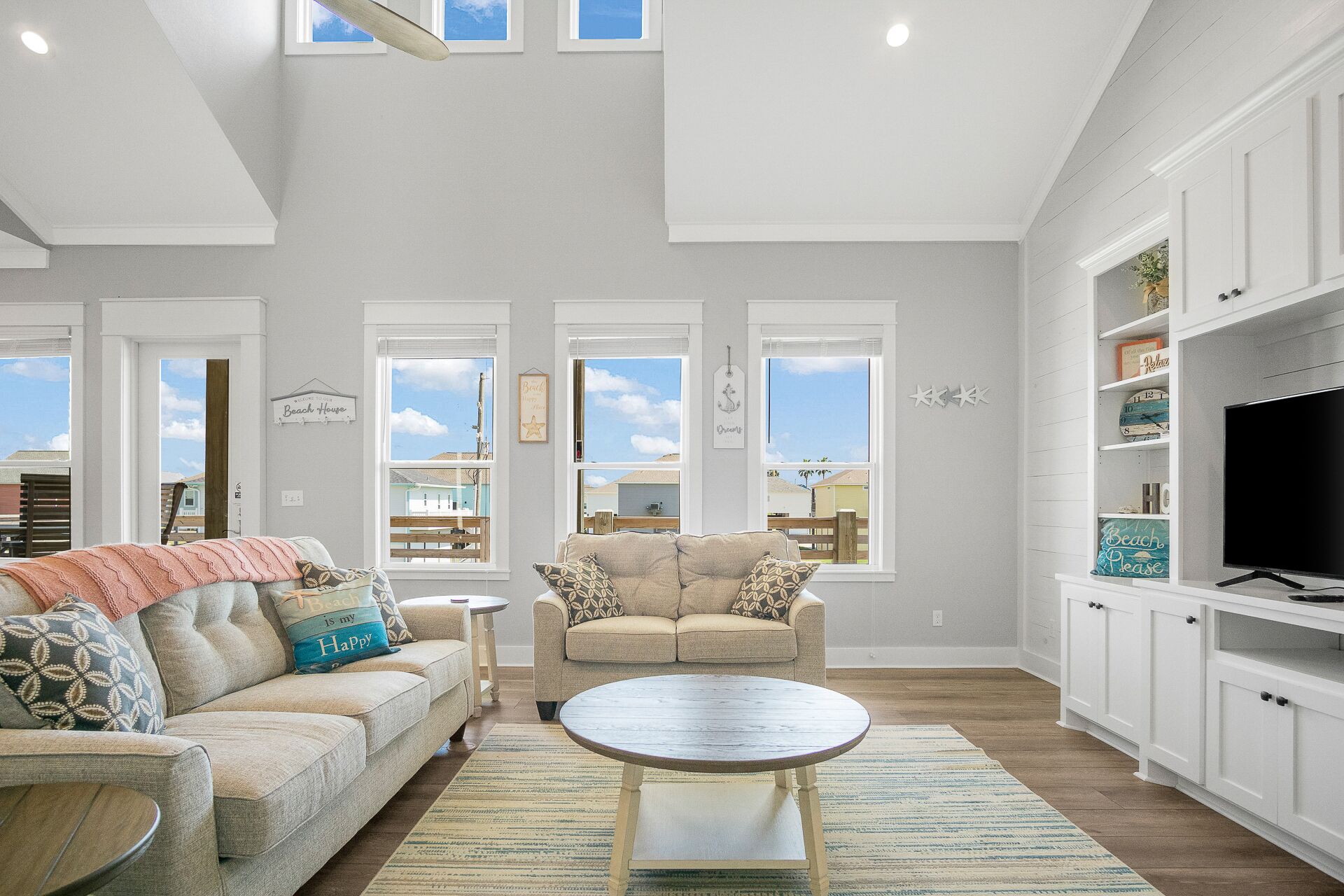 $25 off any stay!,Family friendly,DogFriendly! Short walk to the beach!