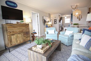 Condo, 2 Bedrooms | Living room