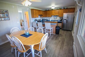 Dining - Coastal Carolina Cottages by Sea Scape Properties (Wrightsville Beach)