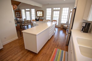 House, 5 Bedrooms | Private kitchen | Oven
