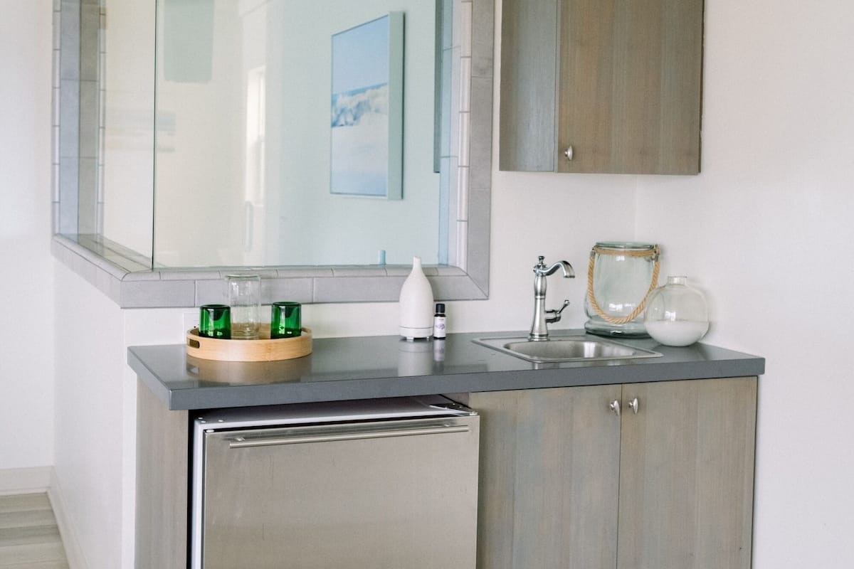 studio suite, 1 king bed with sofa bed, ocean view | desk, laptop workspace, free wifi, bed sheets