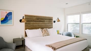 Escritorio, espacio para trabajar con laptop y wifi gratis