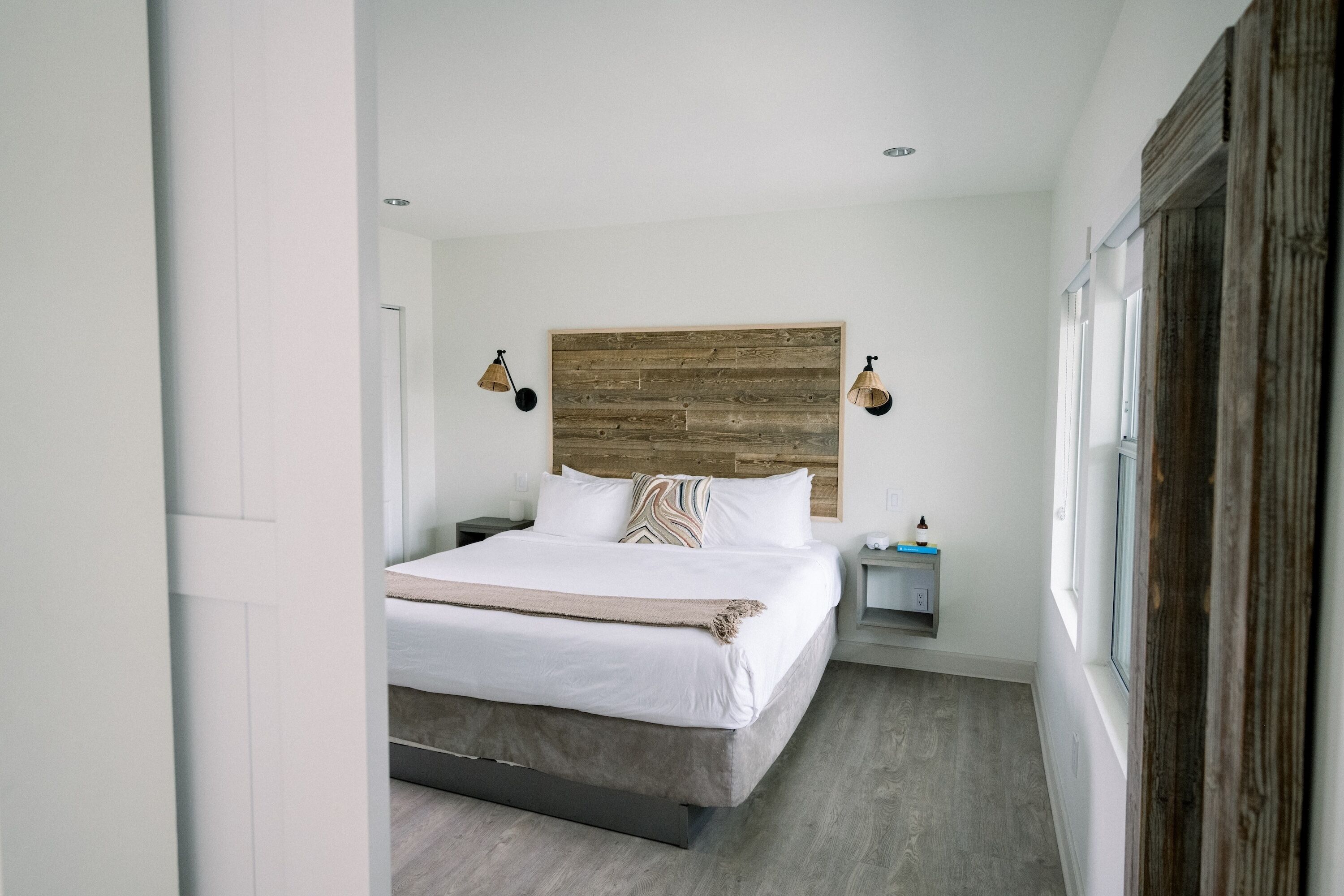 studio suite, 1 king bed with sofa bed, sea facing | desk, laptop workspace, free wifi, bed sheets