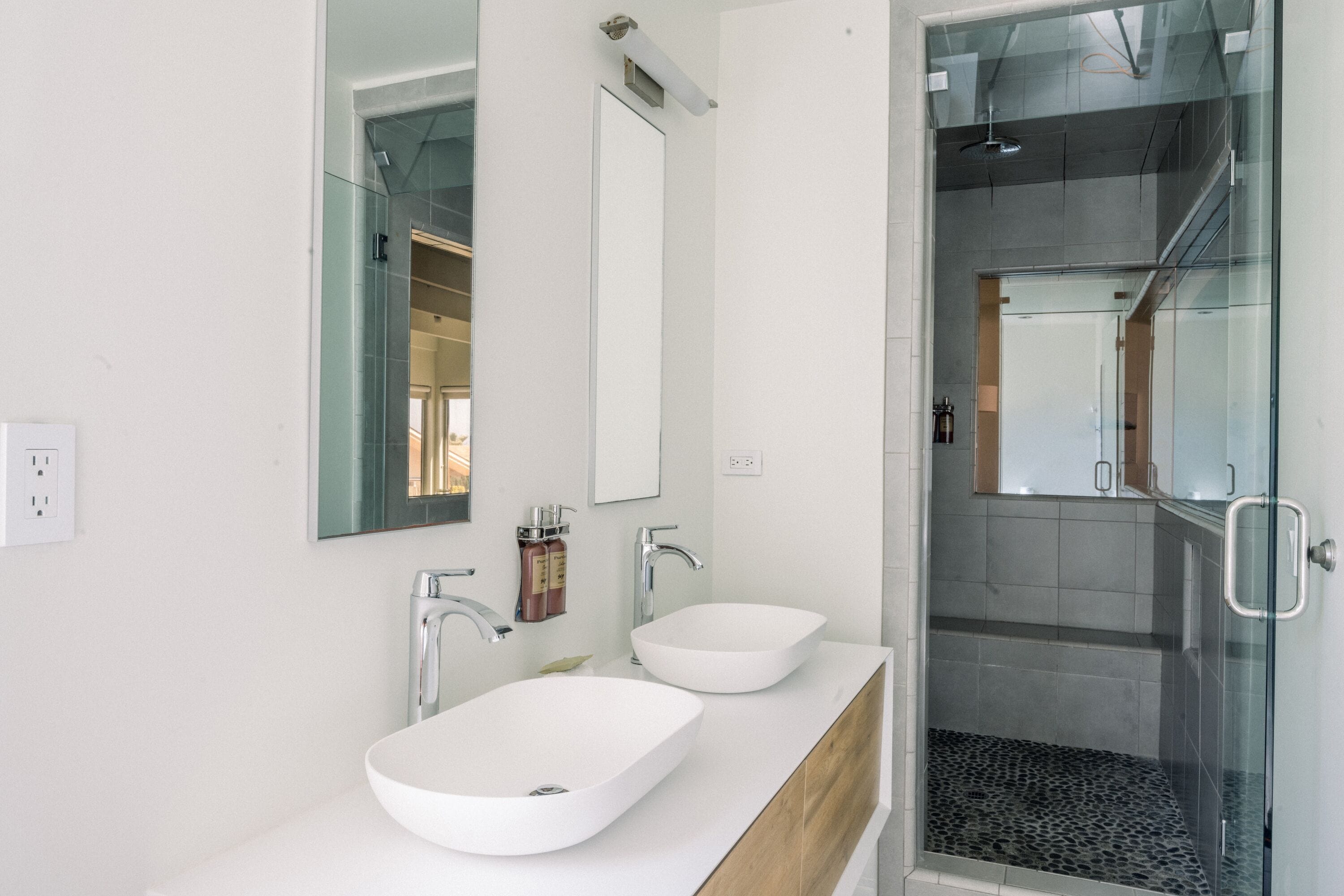 studio suite, 1 king bed with sofa bed, ocean view | bathroom | shower, rainfall showerhead, eco-friendly toiletries, hair dryer