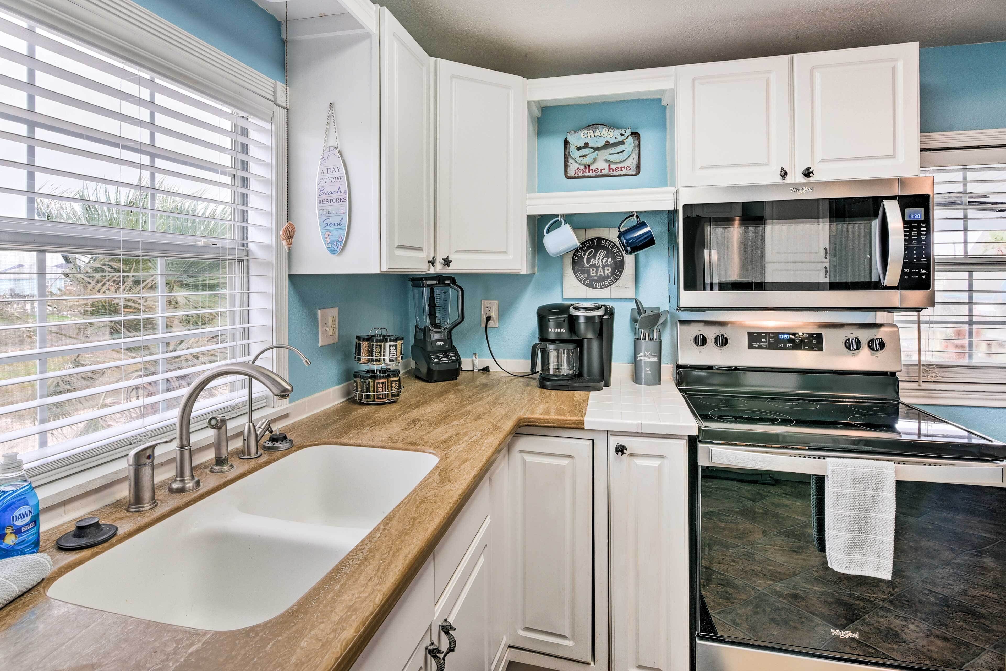 Surfside Beach Gem w/ Deck - 1 Block to Shore!