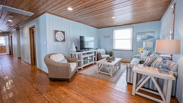 House, 4 Bedrooms | Living room