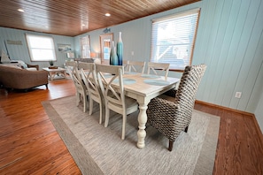 House, 4 Bedrooms | Private kitchen