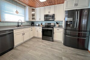 House, 4 Bedrooms | Private kitchen | Oven - Sand Dollar Retreat by Sea Scape Properties (Carolina Beach)