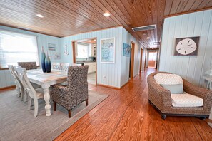 Interior - Sand Dollar Retreat by Sea Scape Properties (Carolina Beach)