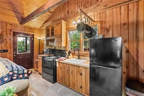 冰箱、微波炉、烤箱、炉灶