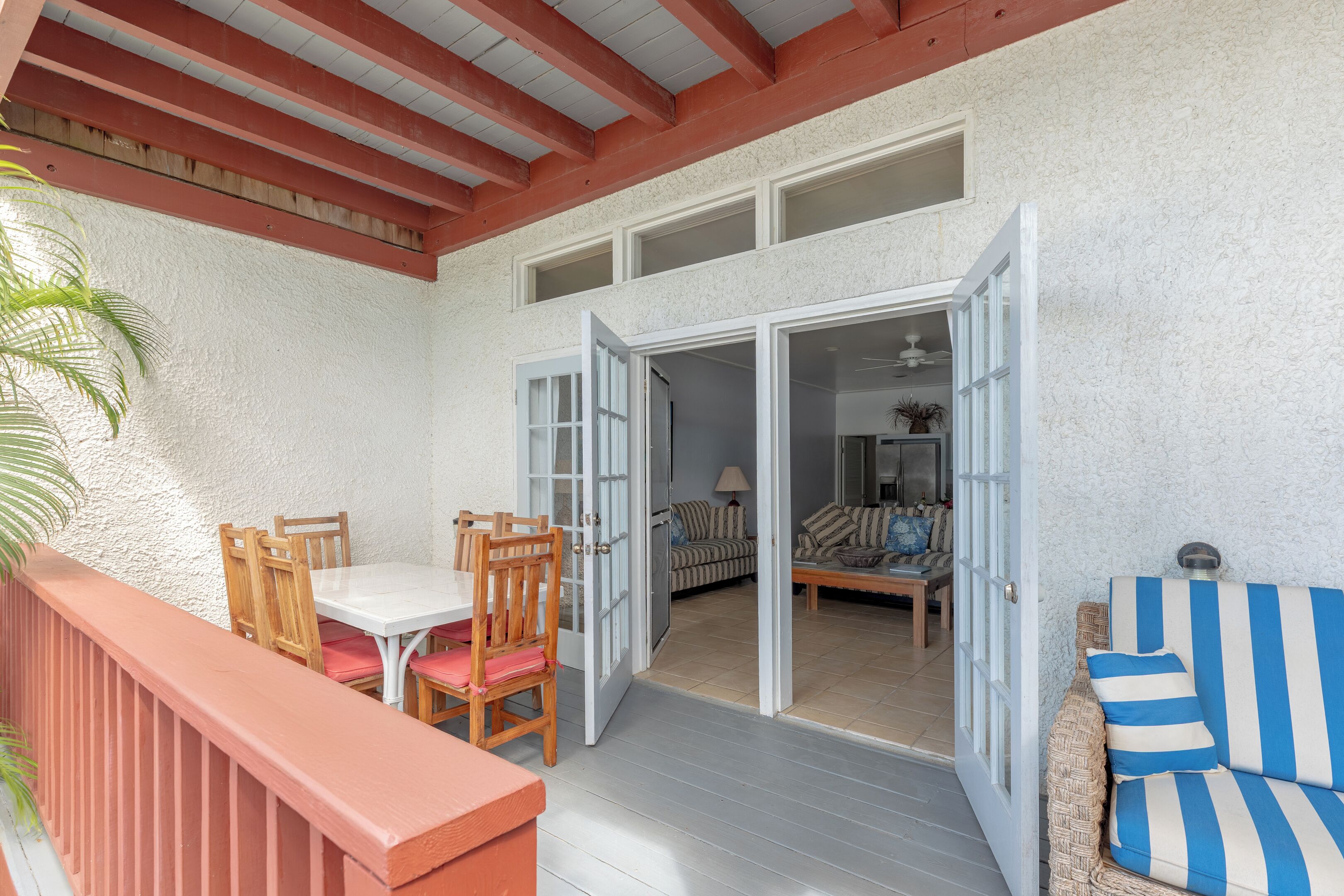 屋外ダイニングエリア