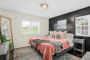 Room - 2 bedroom modern residential home (Omaha)