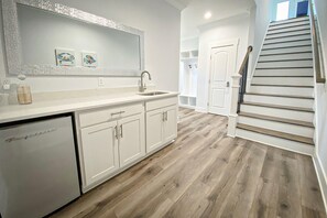 Room - Pier Reviewed by Sea Scape Properties (Carolina Beach)