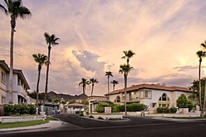 숙박 시설 입구