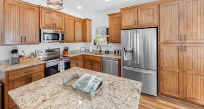 Charming Murphy House with Deck & River Views!