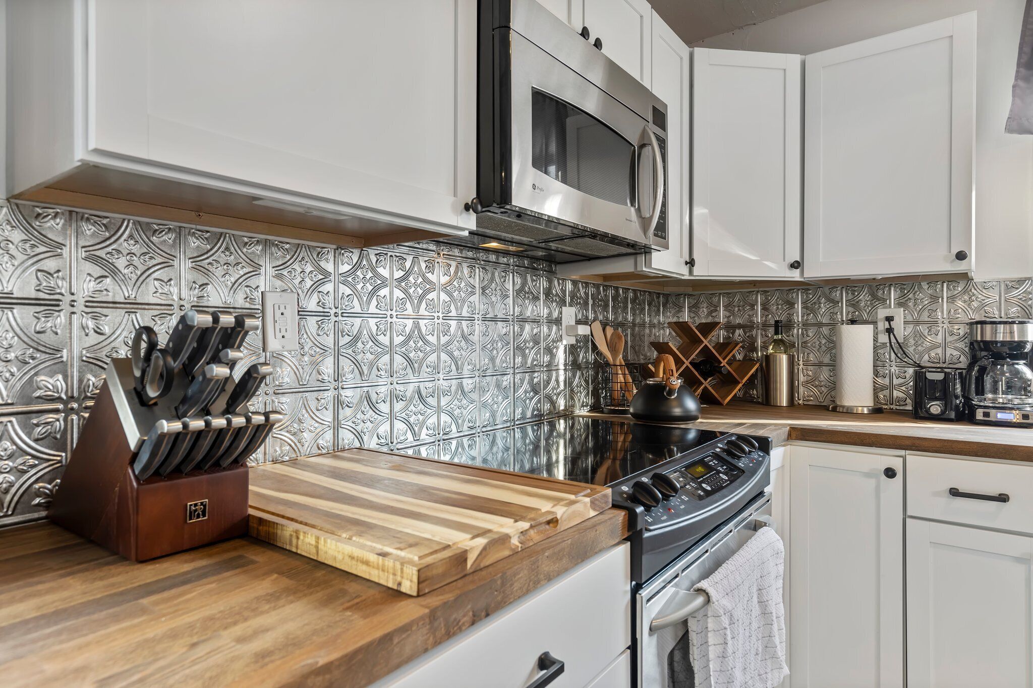 Professionally Maintained Home Near Downtown & MSU w/Game Room~Ping Pong Table