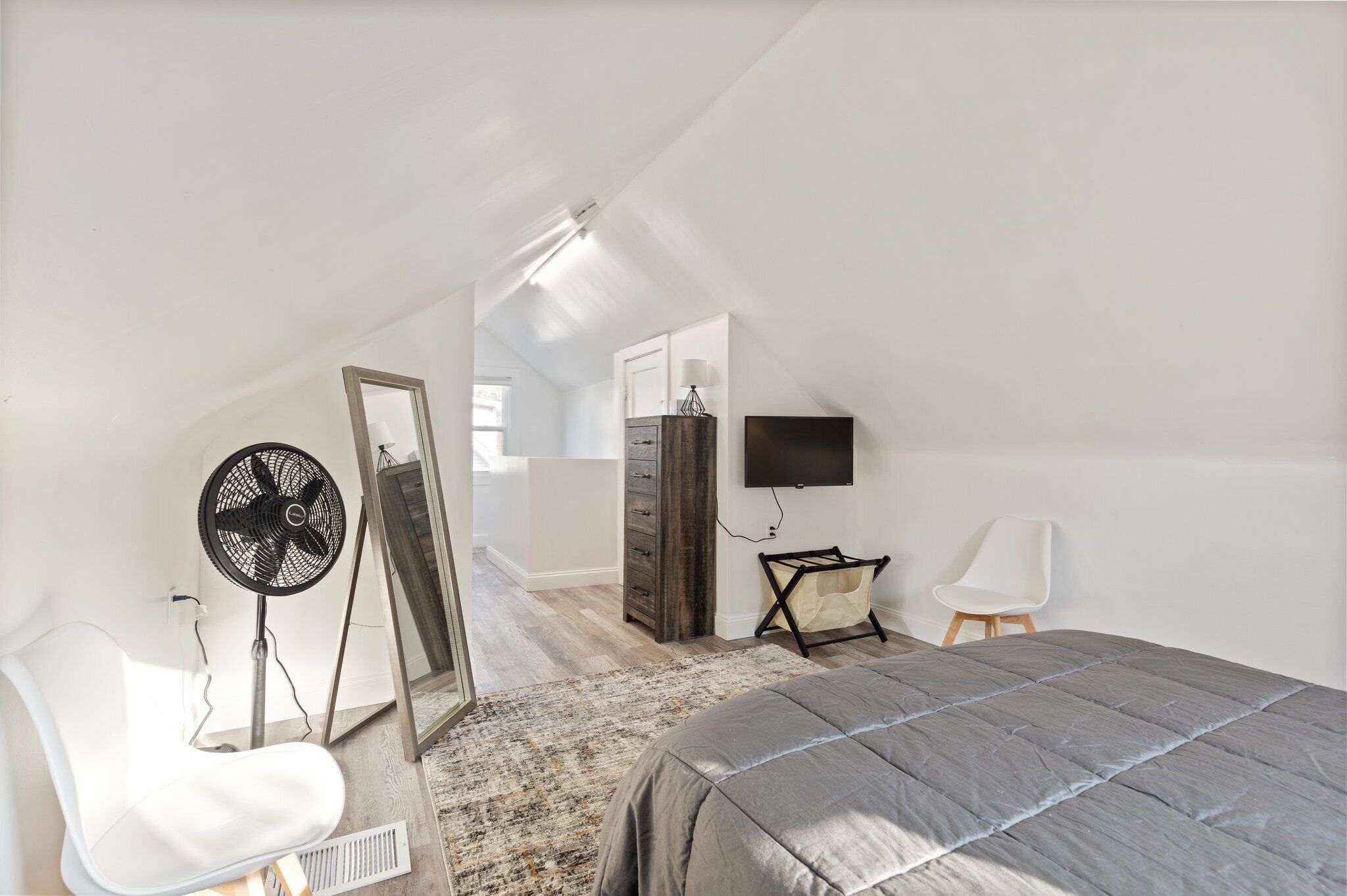 Professionally Maintained Home Near Downtown & MSU w/Game Room~Ping Pong Table