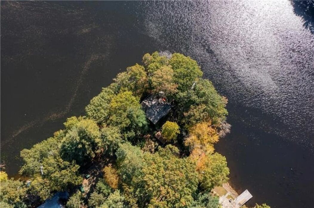 Beautiful Lakefront Cottage w/ Sunset Views