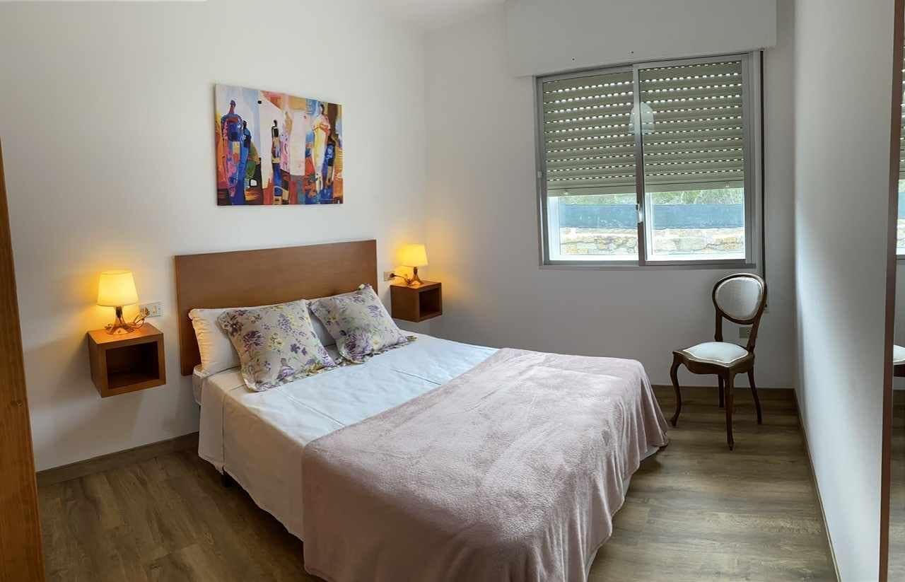 4 bedrooms, iron/ironing board, bed sheets