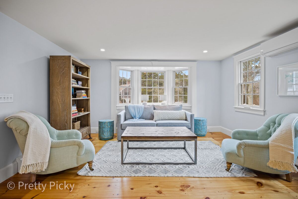 Superb, Upscale with Pool and Hot Tub in Chatham: 002-C