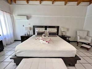 5 bedrooms, desk, free WiFi, bed sheets