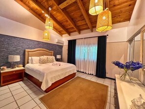 5 bedrooms, desk, free WiFi, bed sheets