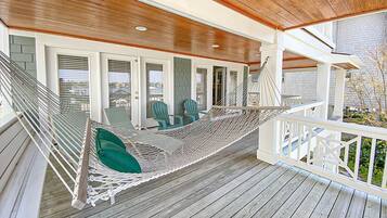 Duplex, 6 Bedrooms | Balcony