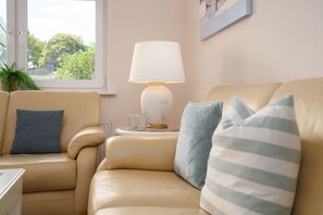 TV, fireplace, DVD player, stereo - (BIR14) Ferienhaus am Birkenweg - "Ferienhaus am Birkenweg" up to 4 persons (Timmendorfer Strand)