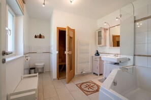 Shower, hair dryer - (BIR14) Ferienhaus am Birkenweg - "Ferienhaus am Birkenweg" up to 4 persons (Timmendorfer Strand)