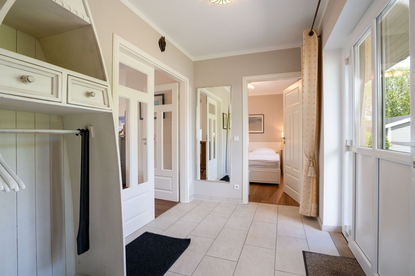 2 bedrooms, iron/ironing board, WiFi