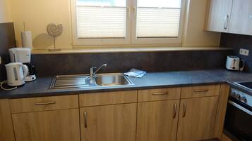 Fridge, oven, stovetop, dishwasher