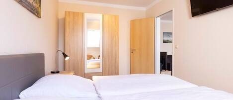 3 室のベッドルーム、セーフティボックス (室内)、WiFi