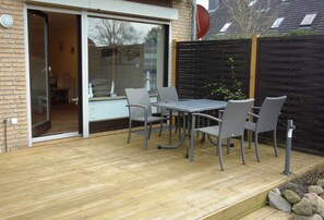 Outdoor dining - (MEI27) Holiday apartment "Strandperle" - Holiday apartment "Strandperle" 4 persons *** (Timmendorfer Strand)