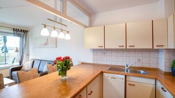 Geladeira, fogão, cooktop, lava-louças