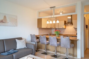 Unclassified image, 2 of 26, button