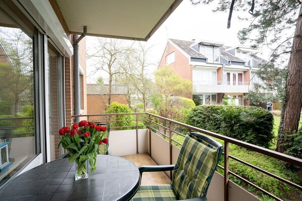 Unclassified image, 1 of 26, button