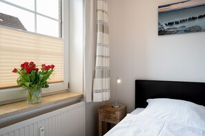 Unclassified image, 5 of 20, button