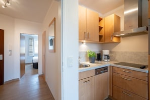 Réfrigérateur, four, plaque de cuisson, lave-vaisselle