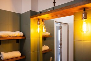 صورة غير مصنفة، 4 من 18، زرّ