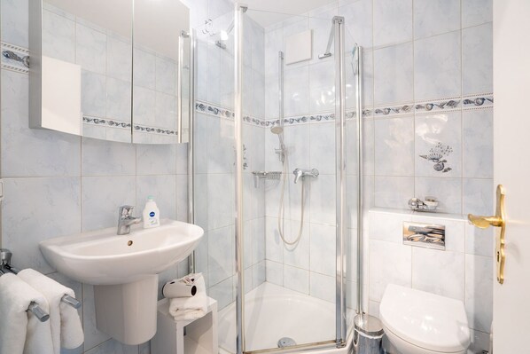 Unclassified image, 1 of 18, button